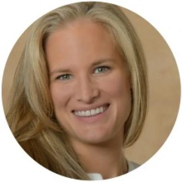 Beth Zerr Headshot